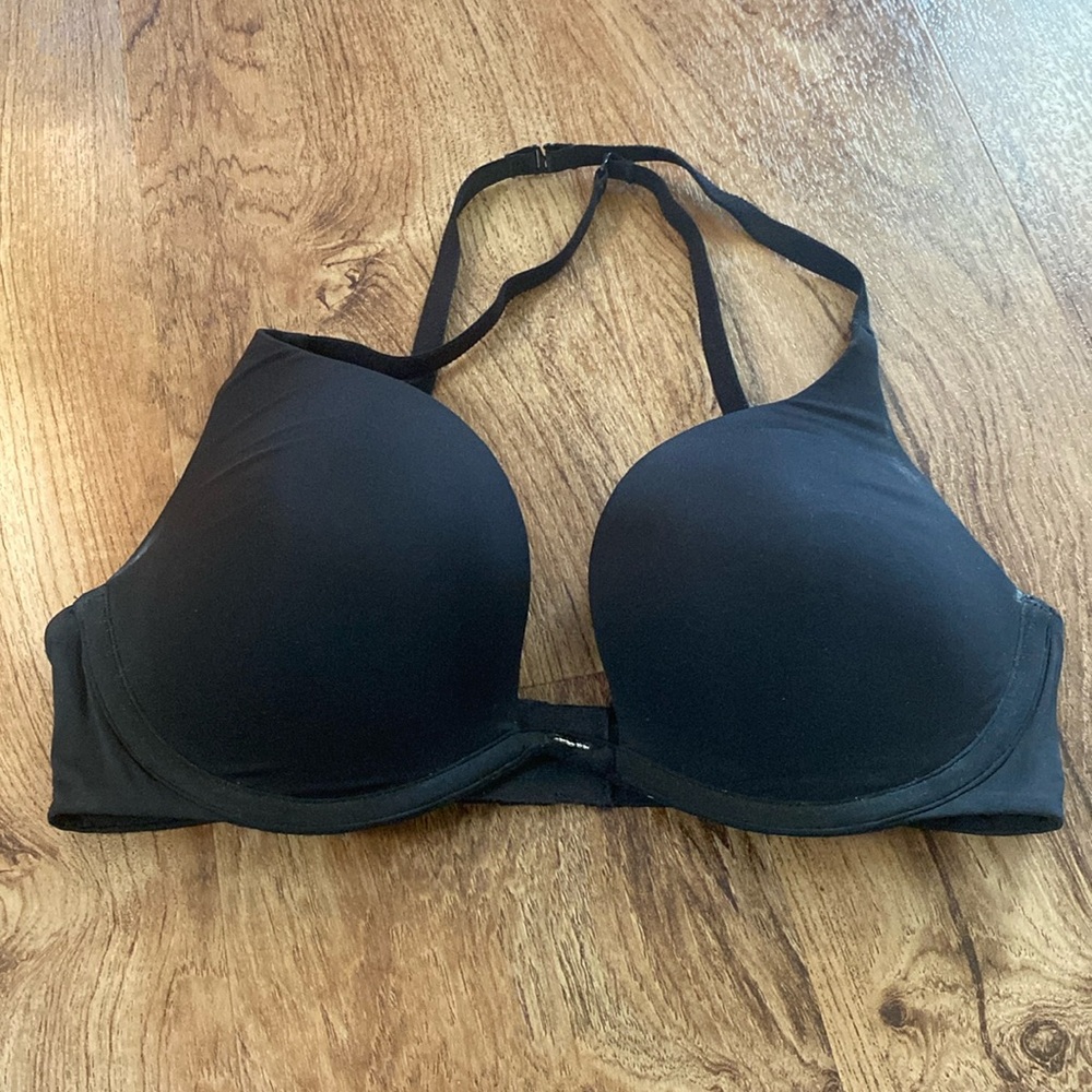 Victoria’s Secret bra, 32C